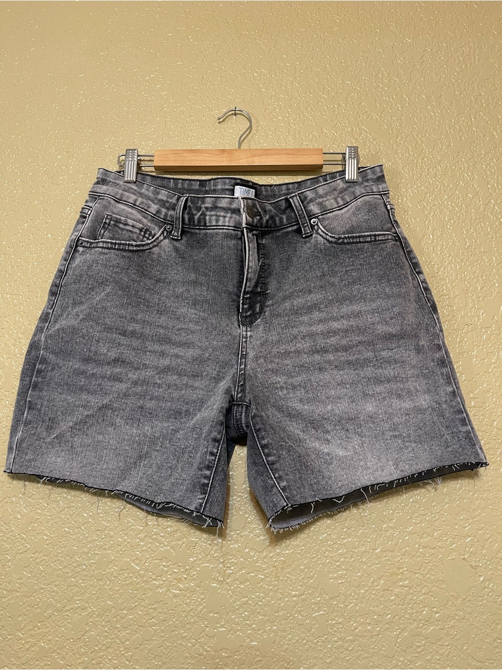 NWOT Time & Tru Gray Denim Bermuda Short: Size 12